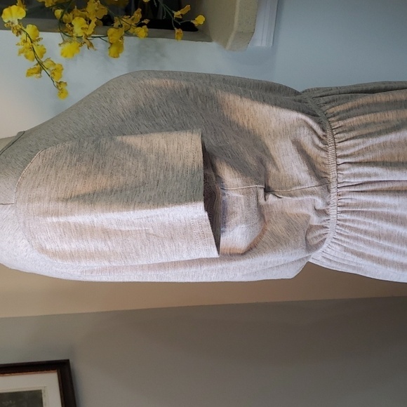 Tee shirt dress with elastic waist.‎ By cotton on. Short sleeves. Light g… - Picture 4 of 6